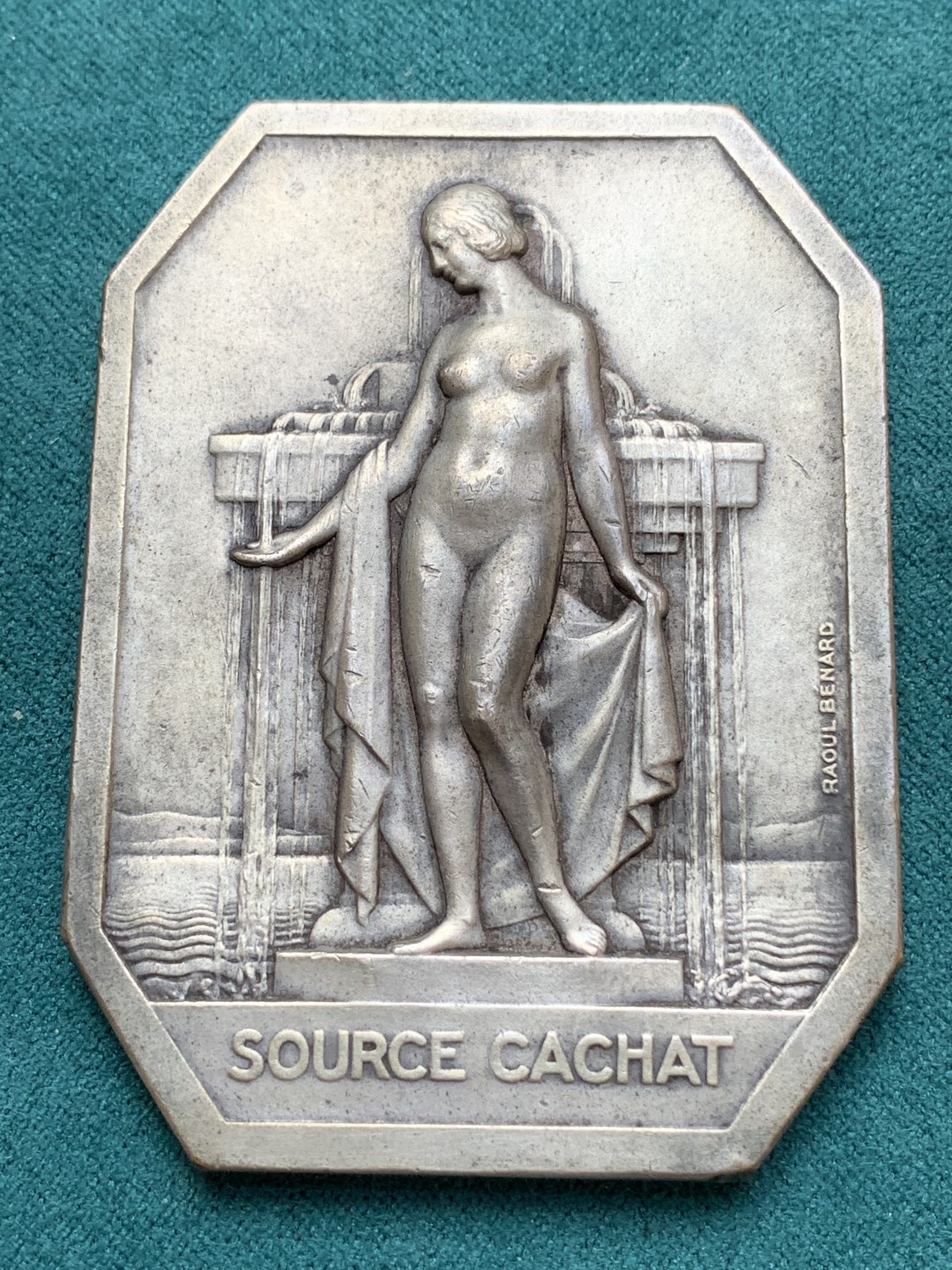 《竞宝斋》第169场-周日，周一2场 (全场包邮) 法国镀银铜章，美女沐浴依云温泉，97.52g，50.5*67.2mm，丰饶角边铭