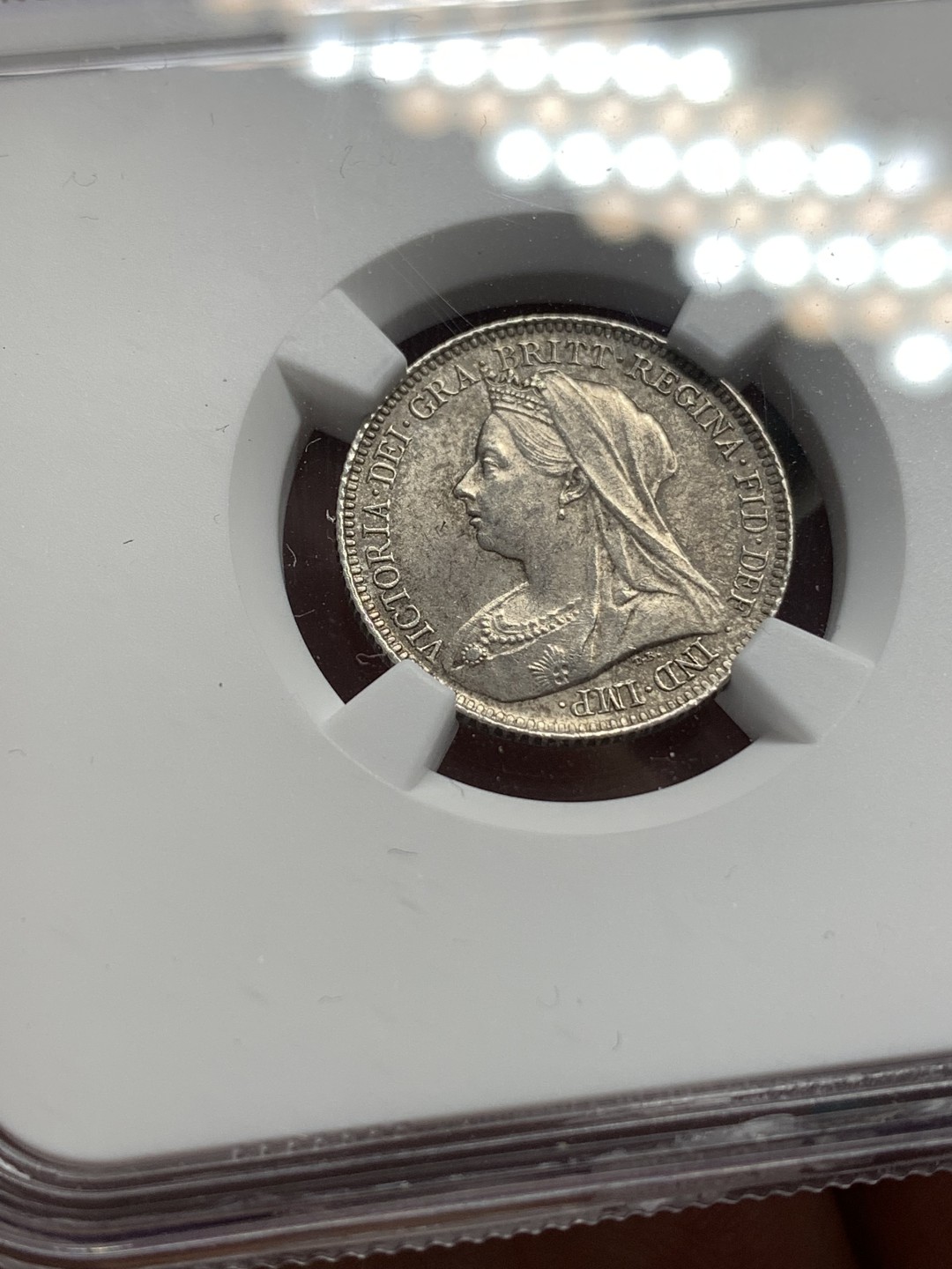 《竞宝斋》第169场-周日，周一2场 (全场包邮) NGC-MS63 英国1901年老维披纱6便士银币 包浆醇厚