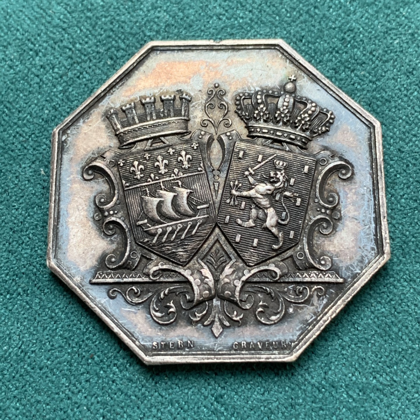 《竞宝斋》第169场-周日，周一2场 (全场包邮) 法国八角银质代币，巴黎荷兰银行，22.01g，36.3mm，丰饶角，老包浆