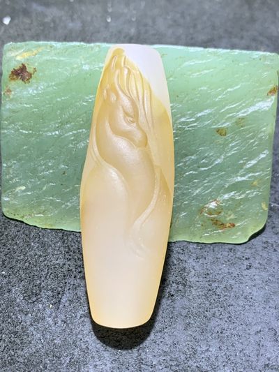 精美亚光高玉化海洋玉髓手工俏色巧雕雄鹿大桶珠一个！ - 精美亚光高玉化海洋玉髓手工俏色巧雕雄鹿大桶珠一个！