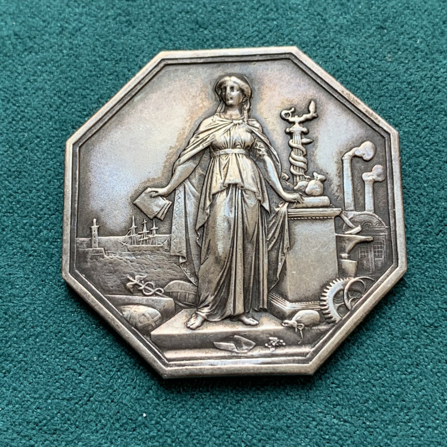 《竞宝斋》第169场-周日，周一2场 (全场包邮) 法国 通用工商信贷协会 银质八角代币 21.2克 37mm对边直径 丰饶角边铭