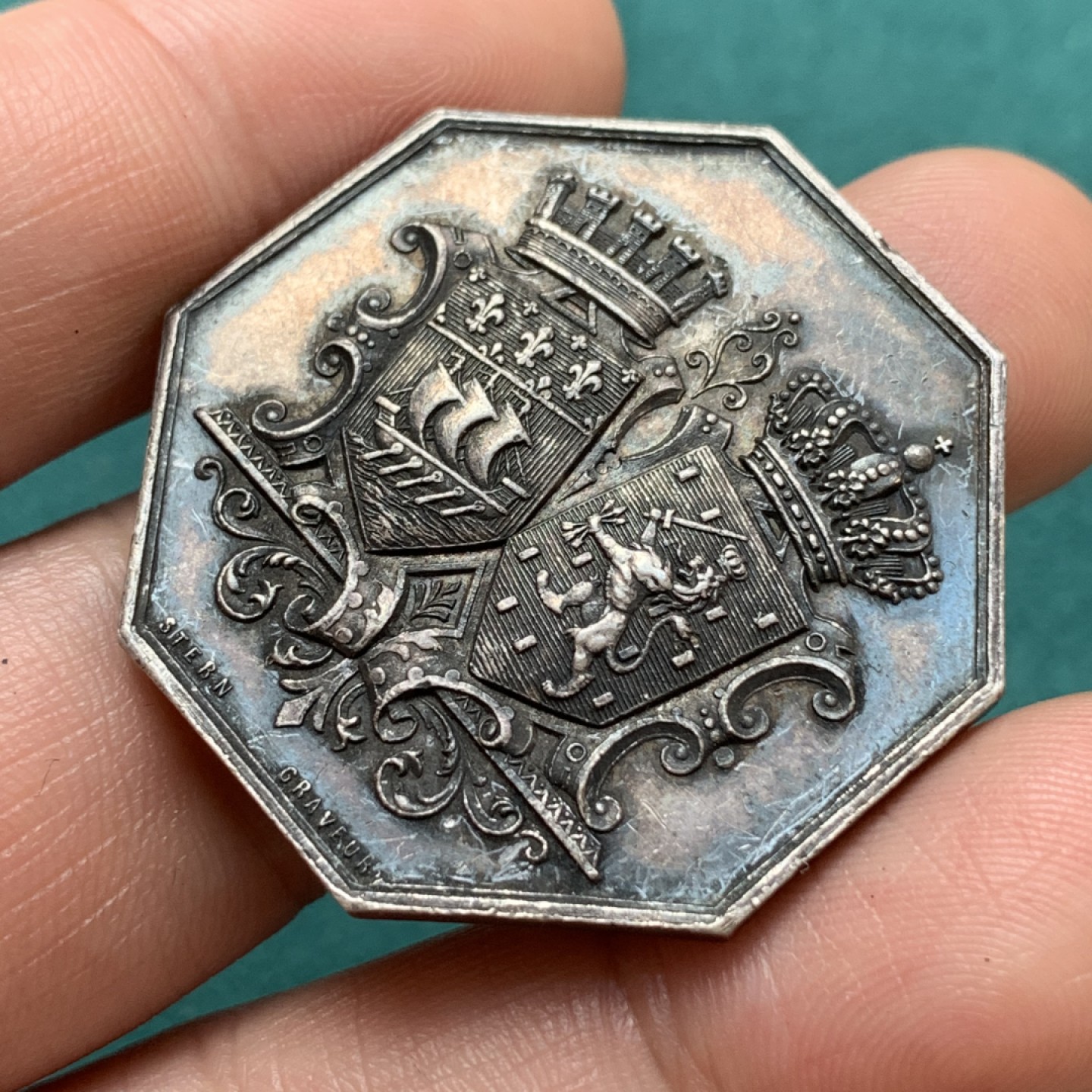 《竞宝斋》第169场-周日，周一2场 (全场包邮) 法国八角银质代币，巴黎荷兰银行，22.01g，36.3mm，丰饶角，老包浆