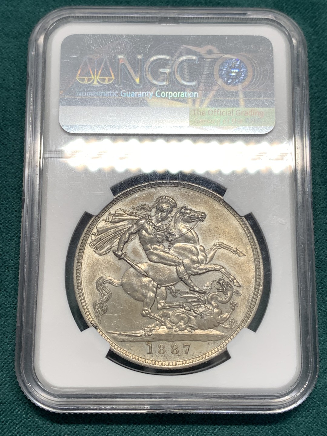 《竞宝斋》第169场-周日，周一2场 (全场包邮) NGC-MS61 英国1887年老维高冠马剑克朗大银币 底板不错细节清晰