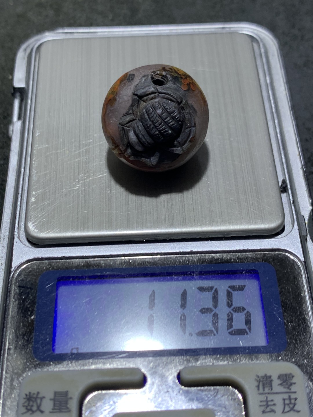 精美亚光冰飘草花纹战国红玛瑙手工雕刻蜘蛛珠子一颗，