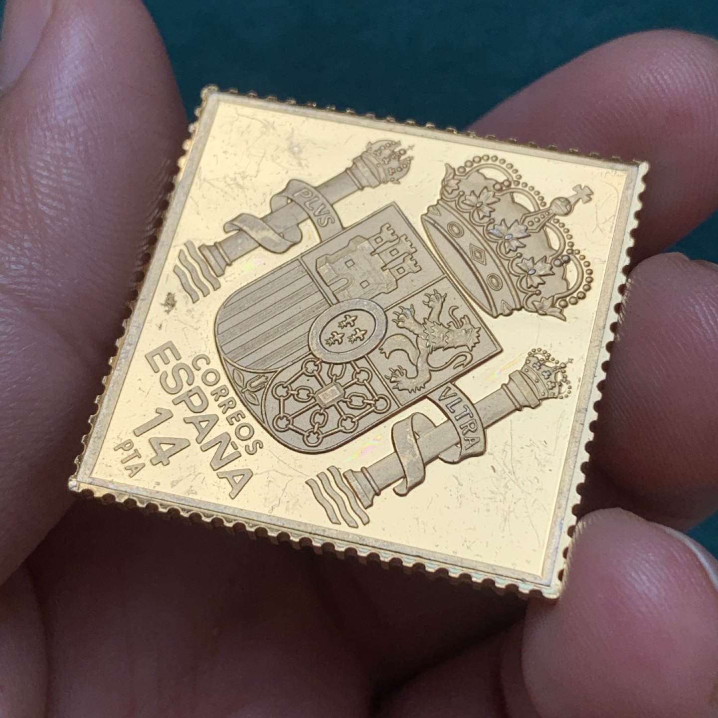 《竞宝斋》第169场-周日，周一2场 (全场包邮) 西班牙 双柱方形镀金银章 邮票造型 PF版 925银材质 24克 对边34.1mm 大规格非常特别