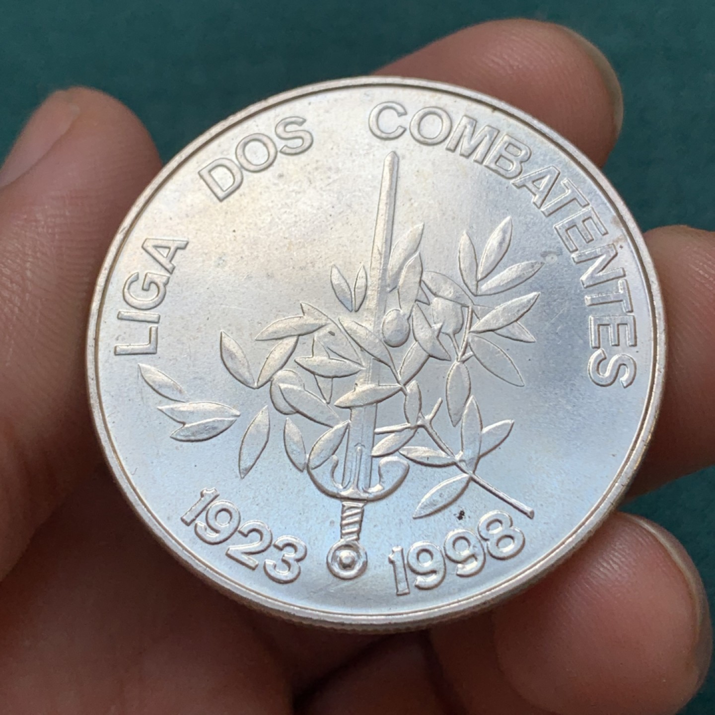 《竞宝斋》第169场-周日，周一2场 (全场包邮) 葡萄牙1998年公共信贷1000埃斯库多银币，UNC顶级车轮光品相，不容错过