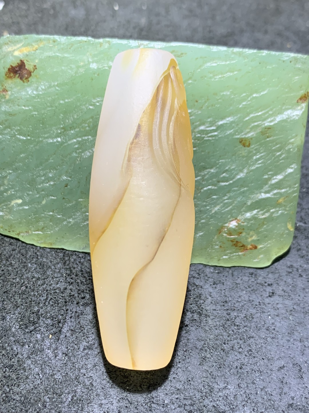 精美亚光高玉化海洋玉髓手工俏色巧雕雄鹿大桶珠一个！