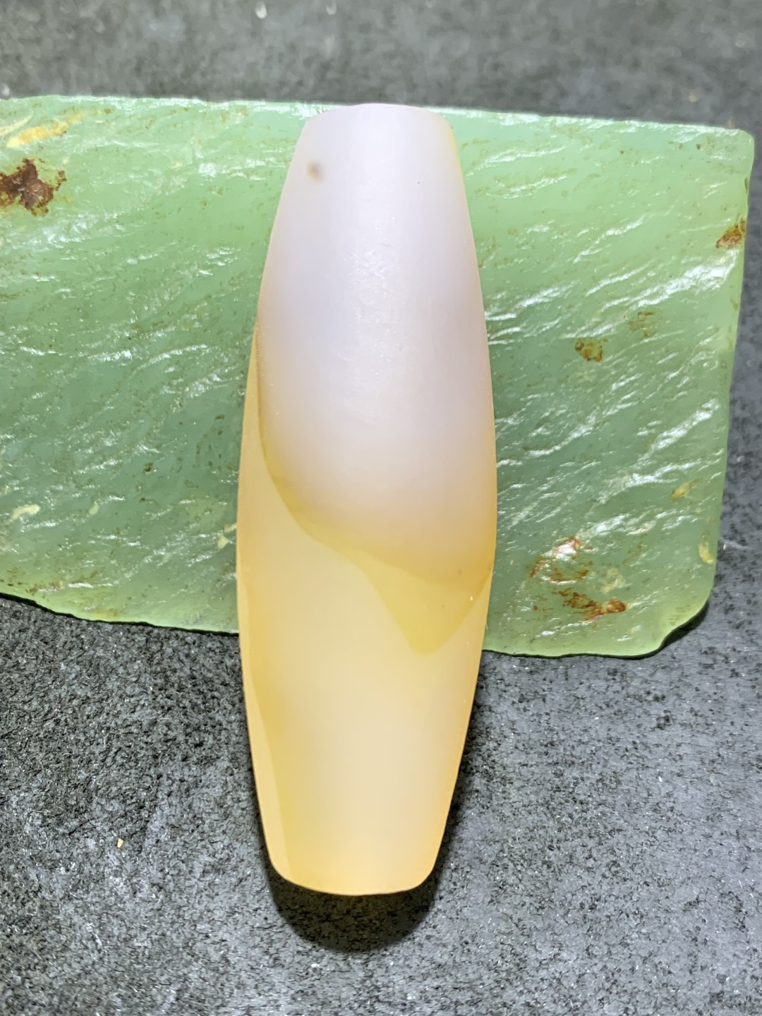 精美亚光高玉化海洋玉髓手工俏色巧雕雄鹿大桶珠一个！