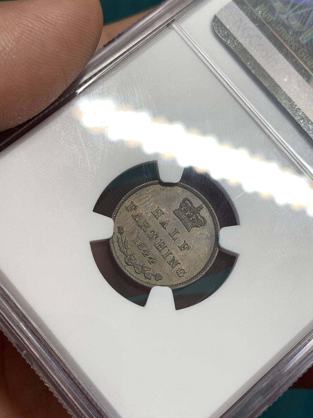 《竞宝斋》第169场-周日，周一2场 (全场包邮) NGC UNC 英国1844年1/2法新 书价很高的一个年份，自然巧克力包浆细节也好