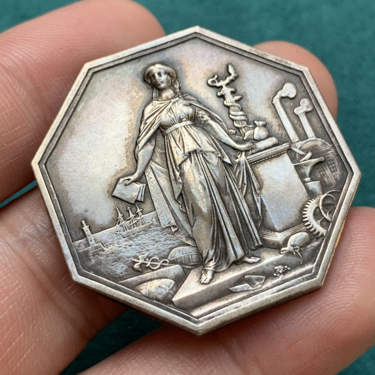 《竞宝斋》第169场-周日，周一2场 (全场包邮) 法国 通用工商信贷协会 银质八角代币 21.2克 37mm对边直径 丰饶角边铭