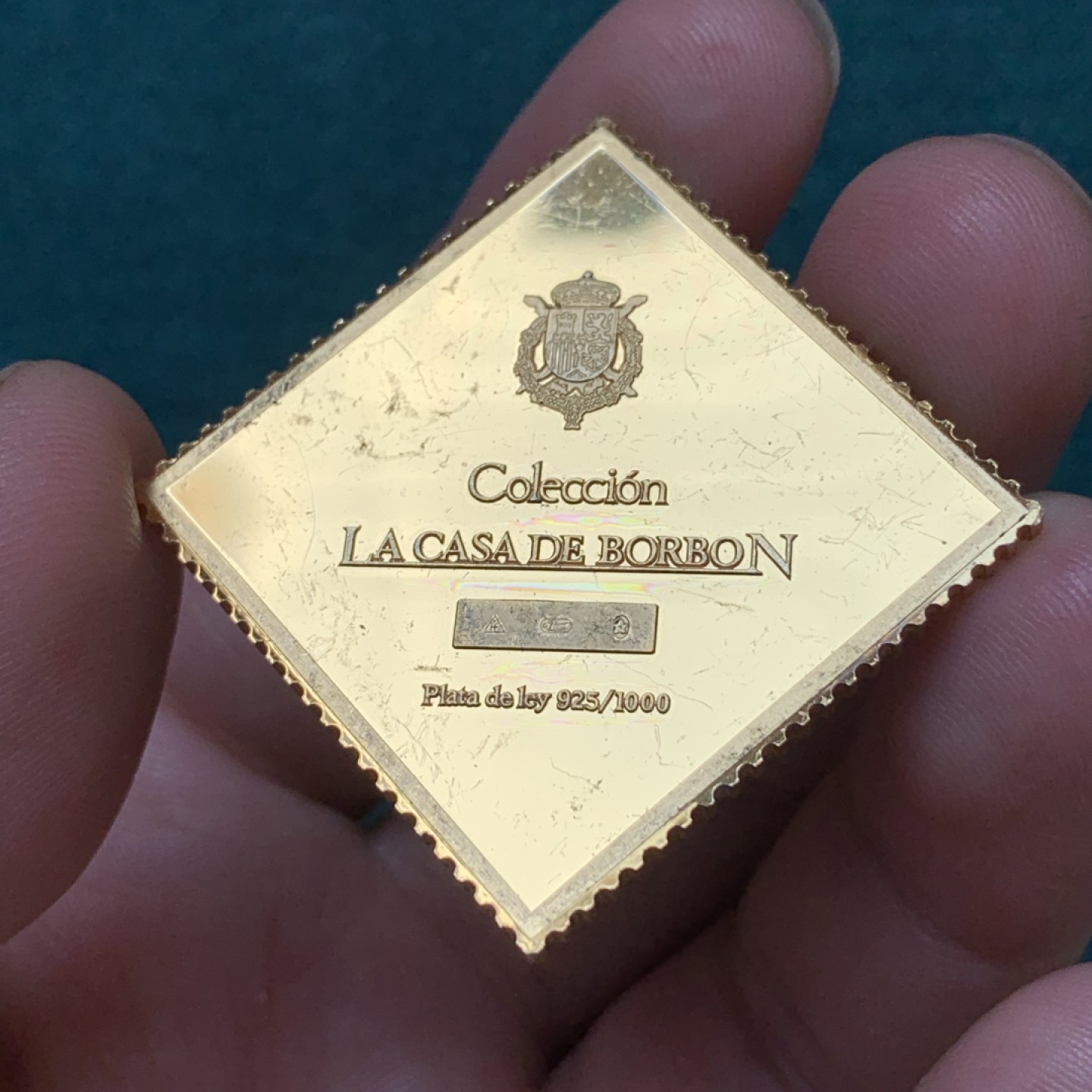 《竞宝斋》第169场-周日，周一2场 (全场包邮) 西班牙 双柱方形镀金银章 邮票造型 PF版 925银材质 24克 对边34.1mm 大规格非常特别