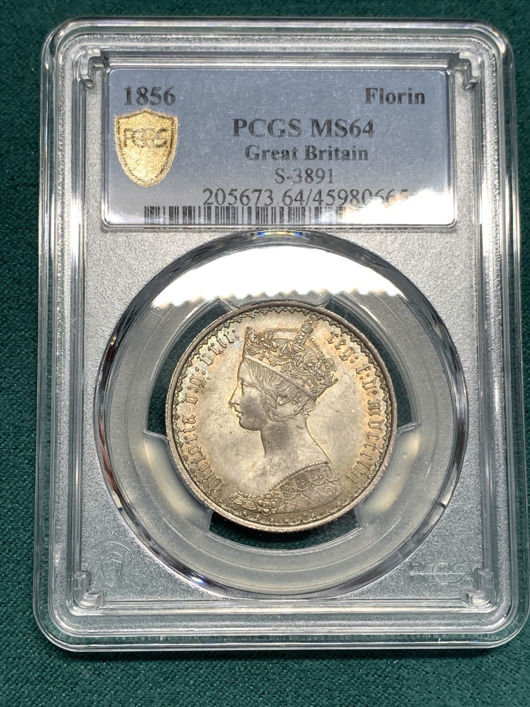 《竞宝斋》第169场-周日，周一2场 (全场包邮) PCGS MS64 英国1856年哥特弗洛林银币，较为稀少的早期年份，双面五彩包浆，狮子的脸都打的很清晰，整体状态非常好的一枚