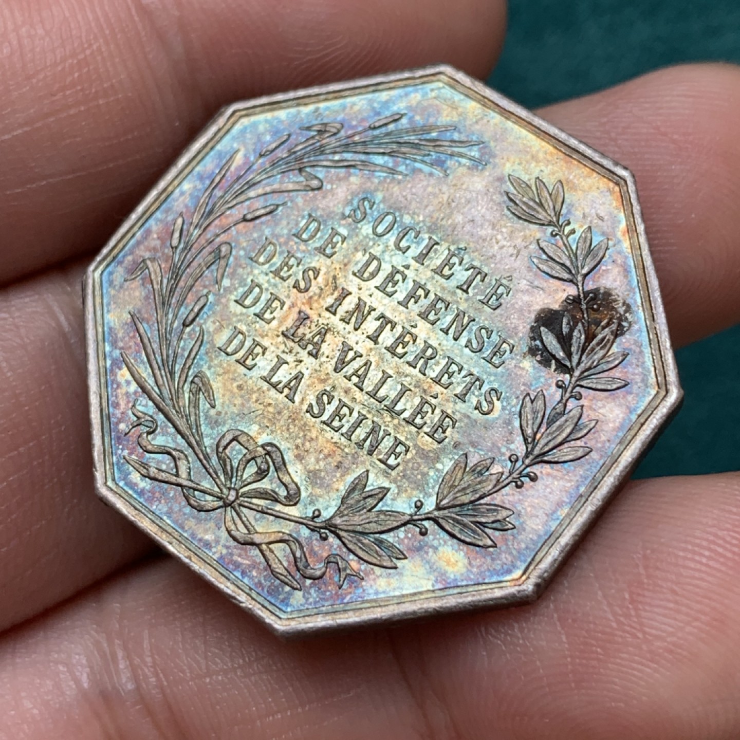 《竞宝斋》第169场-周日，周一2场 (全场包邮) 法国 巴黎码头景观 八角银质代币 细节精细 难得品种 五彩包浆 丰饶角银标 16.2克 33.2mm