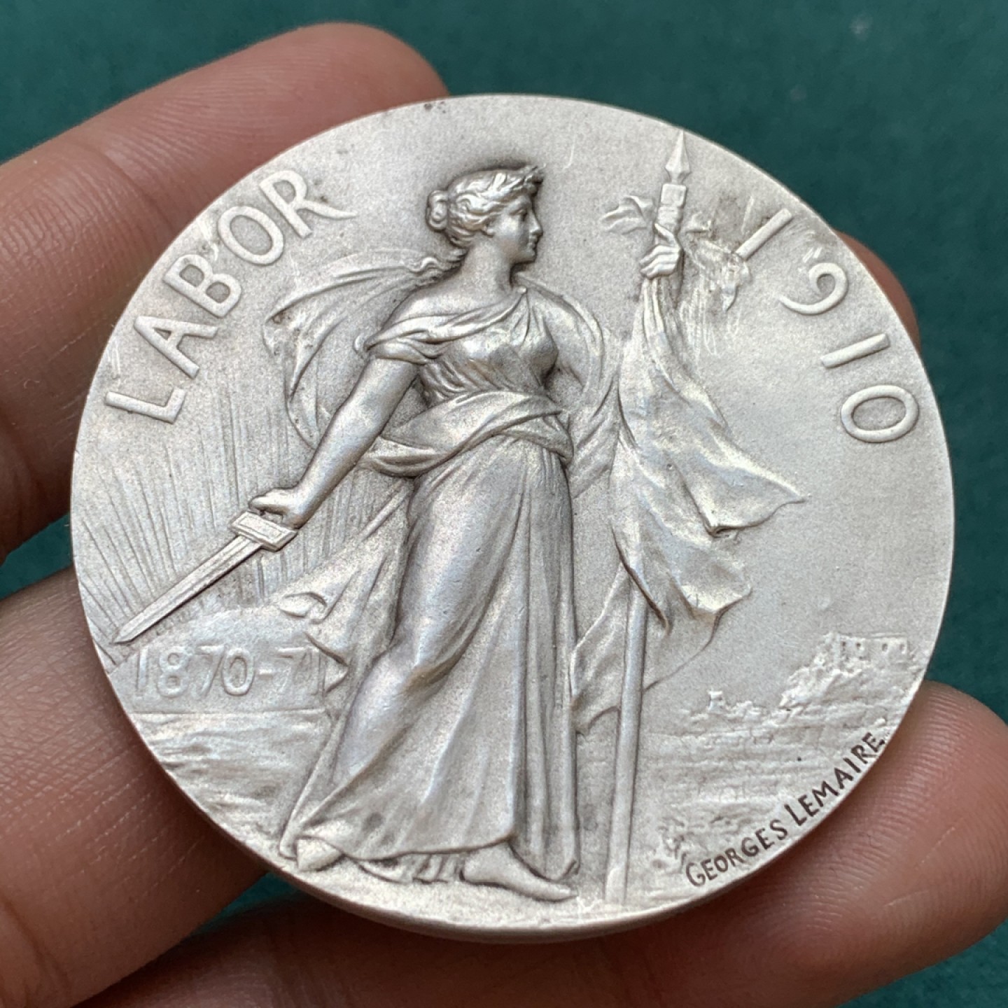 《竞宝斋》第169场-周日，周一2场 (全场包邮) 法国 1910 保卫法兰西 镀银铜章 50mm 53.3克 大规格