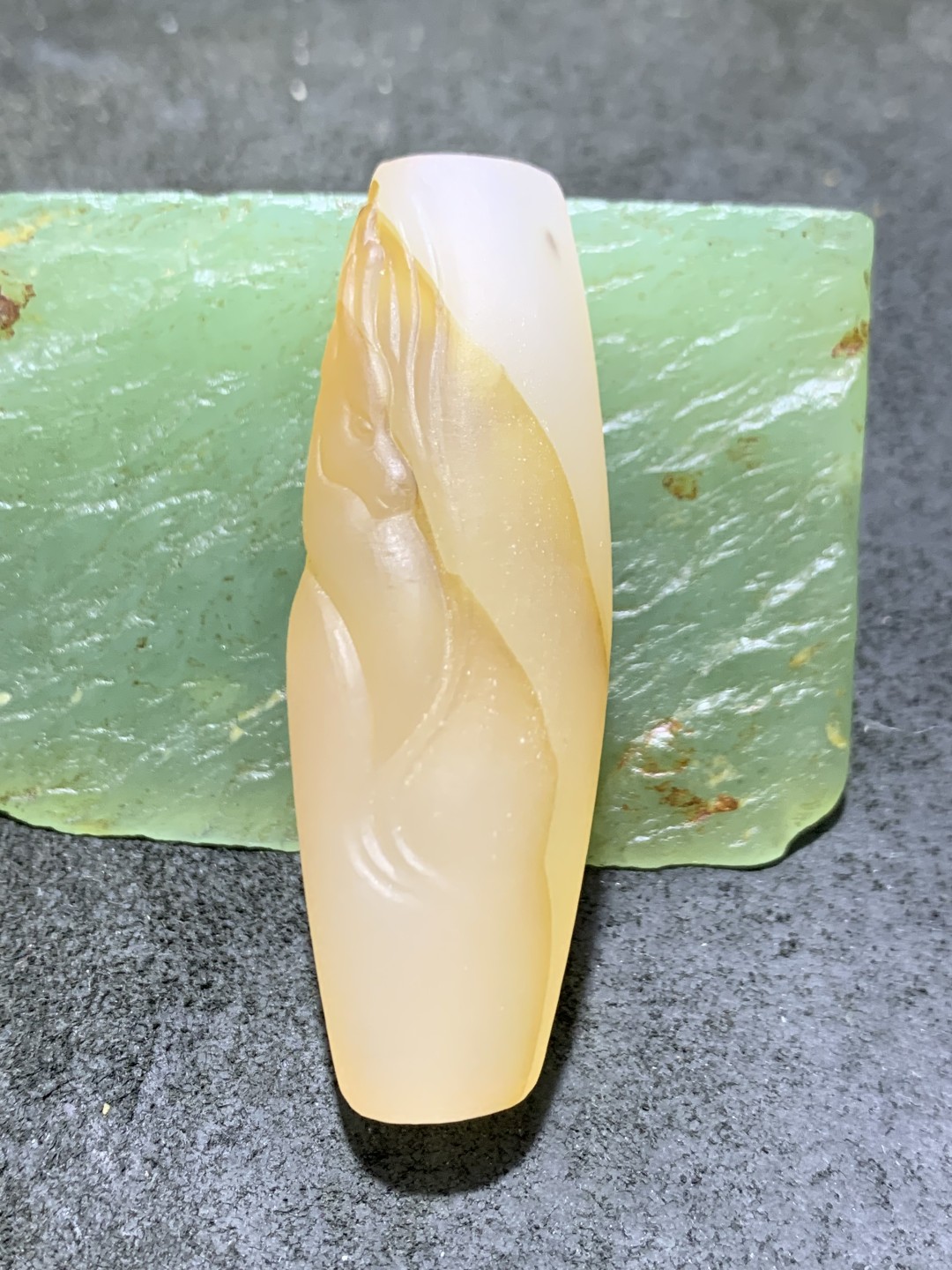 精美亚光高玉化海洋玉髓手工俏色巧雕雄鹿大桶珠一个！