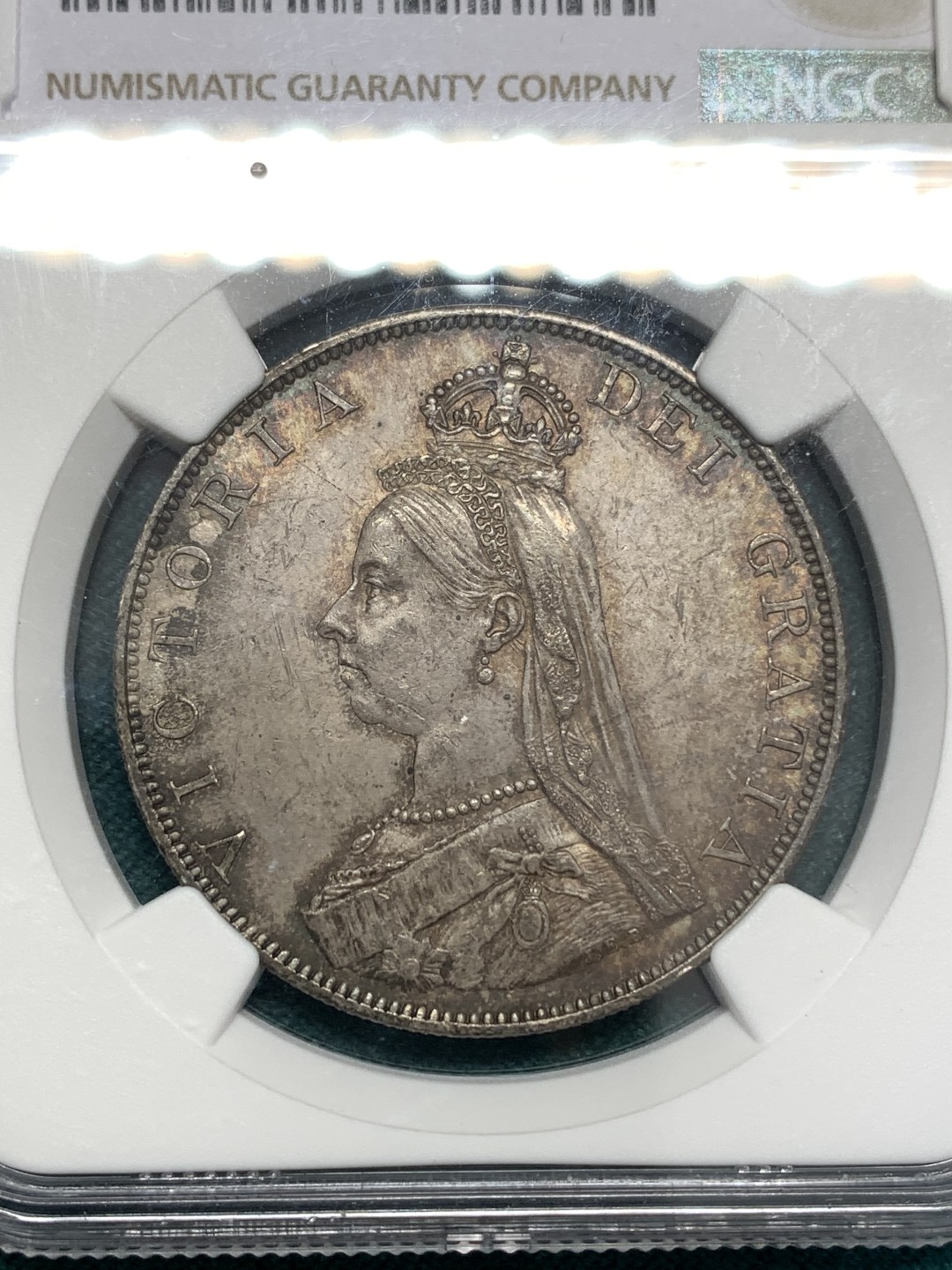 《竞宝斋》第169场-周日，周一2场 (全场包邮) NGC-MS63 英国1887年老维高冠双弗洛林大银币 包浆醇厚美丽 罗马1版本少见