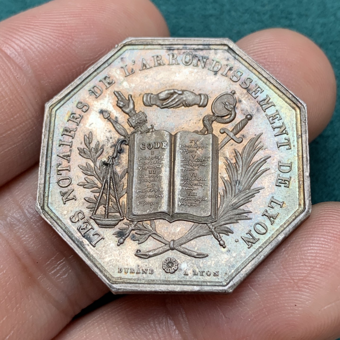《竞宝斋》第169场-周日，周一2场 (全场包邮) 法国 1839 八角银质代币 里昂公证人 13.75g，32.5mm，手指边铭