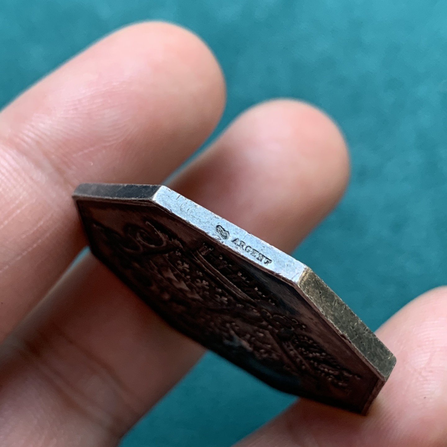 《竞宝斋》第169场-周日，周一2场 (全场包邮) 法国八角银质代币，巴黎荷兰银行，22.01g，36.3mm，丰饶角，老包浆