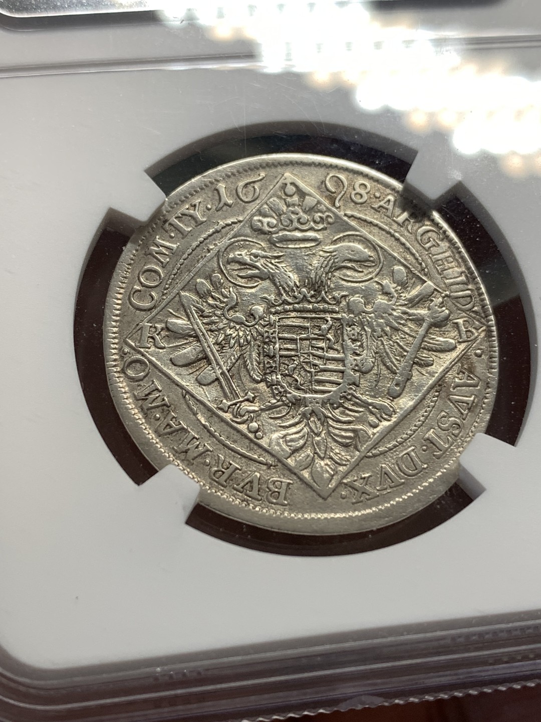 《竞宝斋》第169场-周日，周一2场 (全场包邮) NGC-AUD 神圣罗⻢帝国 1698年 1/4泰勒 匈⽛利克莱姆尼茨⼚ 颇具设计美感 园中有⽅ ⽅中带圆 压印清晰 ⾮常少⻅的品种