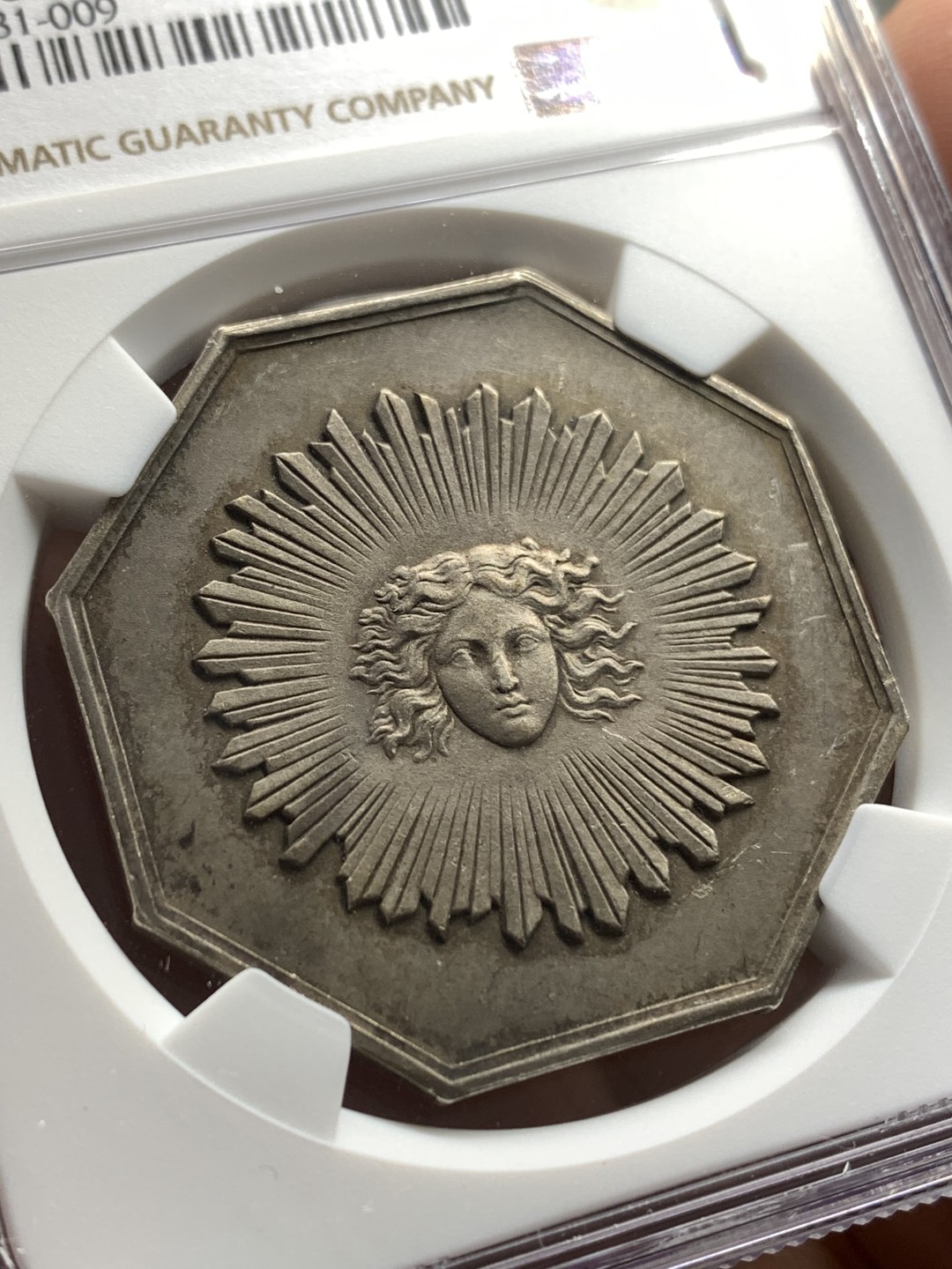 《竞宝斋》第169场-周日，周一2场 (全场包邮) NGC-MS61 法国 1829 太阳保险八角银质代币