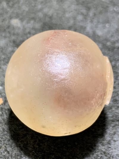 精美亚光冰飘糖心料战国红玛瑙手工雕刻佛字珠一颗！ 精美亚光冰飘糖心料战国红玛瑙手工雕刻佛字珠一颗！