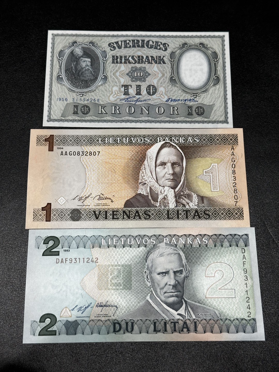 《外钞收藏家》第二百七十二期 瑞典10克朗+立陶宛1、2 共三张一起 全新