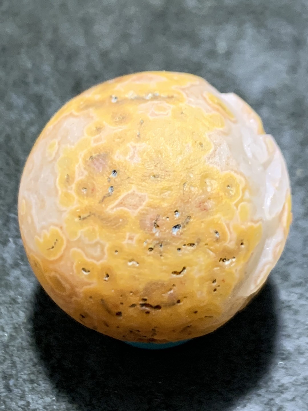 精美原皮风化纹冰飘战国红玛瑙手工雕刻禅字随形珠一颗！