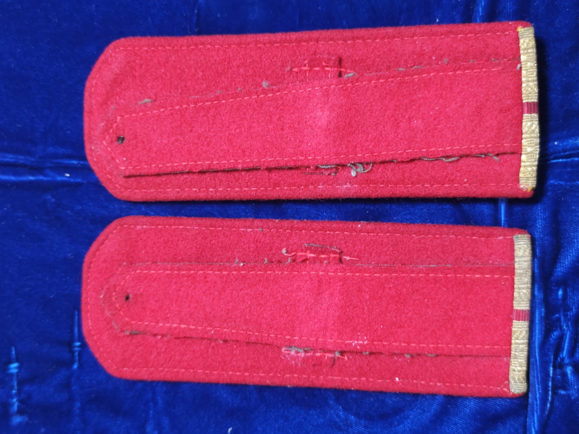 世界精品徽章拍卖~第五场 好品55陆军少尉肩章，品相如图，无破损无虫蛀