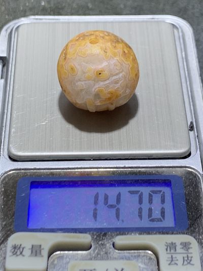 精美原皮风化纹冰飘战国红玛瑙手工雕刻禅字随形珠一颗！ 精美原皮风化纹冰飘战国红玛瑙手工雕刻禅字随形珠一颗！