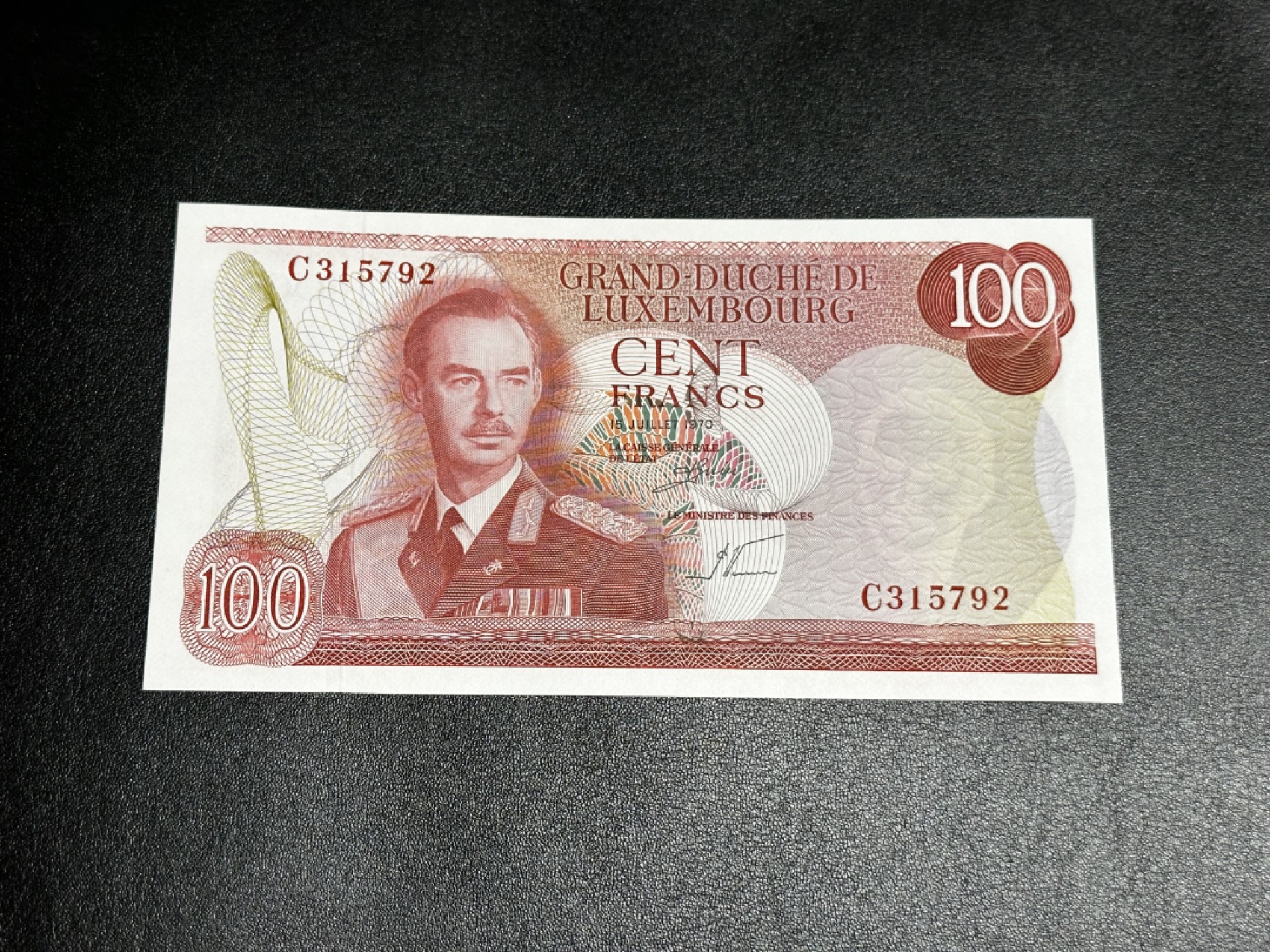 《外钞收藏家》第二百七十二期 1970年卢森堡100法郎 全新UNC 精美纸币