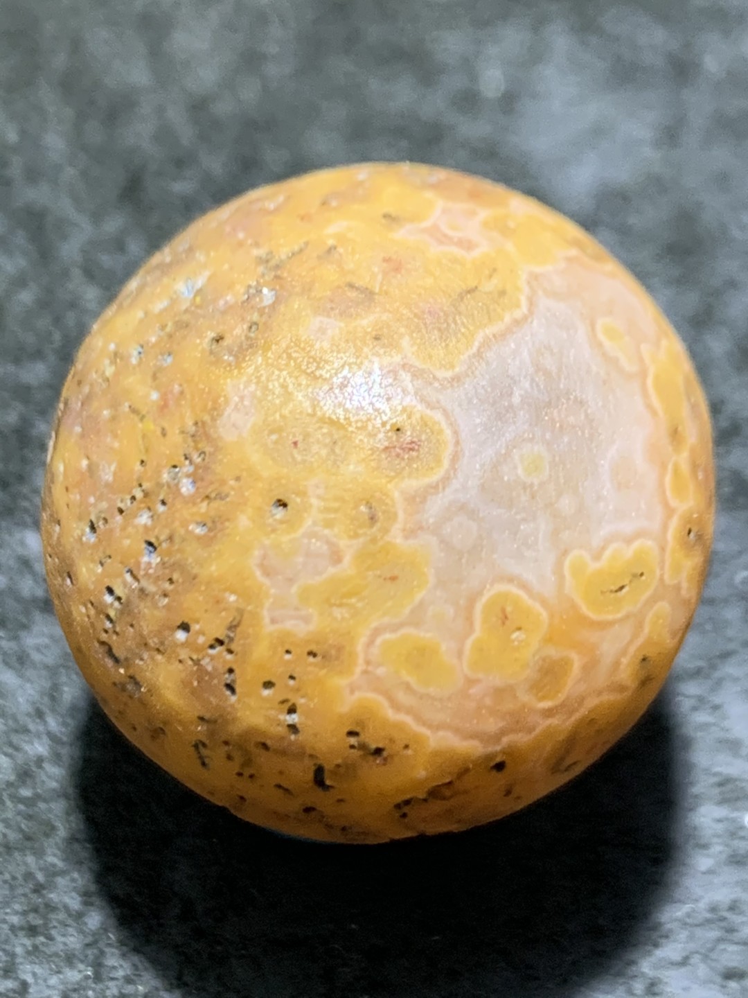 精美原皮风化纹冰飘战国红玛瑙手工雕刻禅字随形珠一颗！