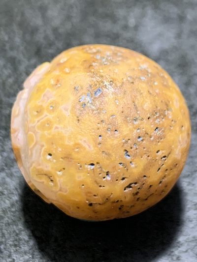 精美原皮风化纹冰飘战国红玛瑙手工雕刻禅字随形珠一颗！ 精美原皮风化纹冰飘战国红玛瑙手工雕刻禅字随形珠一颗！