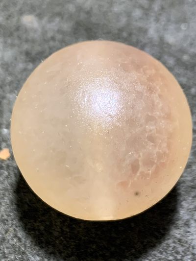 精美亚光冰飘糖心料战国红玛瑙手工雕刻佛字珠一颗！ 精美亚光冰飘糖心料战国红玛瑙手工雕刻佛字珠一颗！