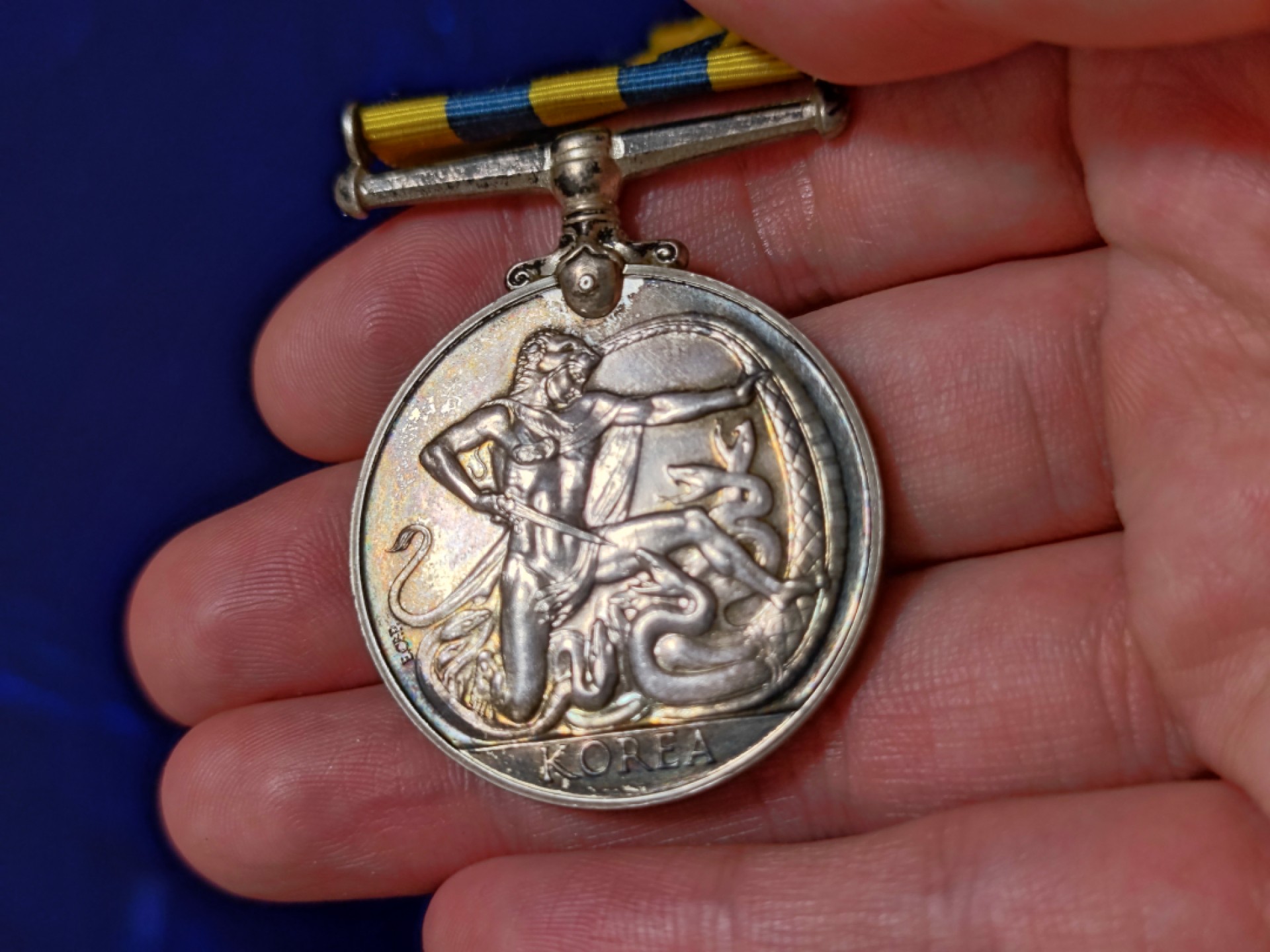 世界精品徽章拍卖~第五场 加拿大版韩战战役章，银制好品，带橡叶条，边铭SH4959 M.G.SMITH