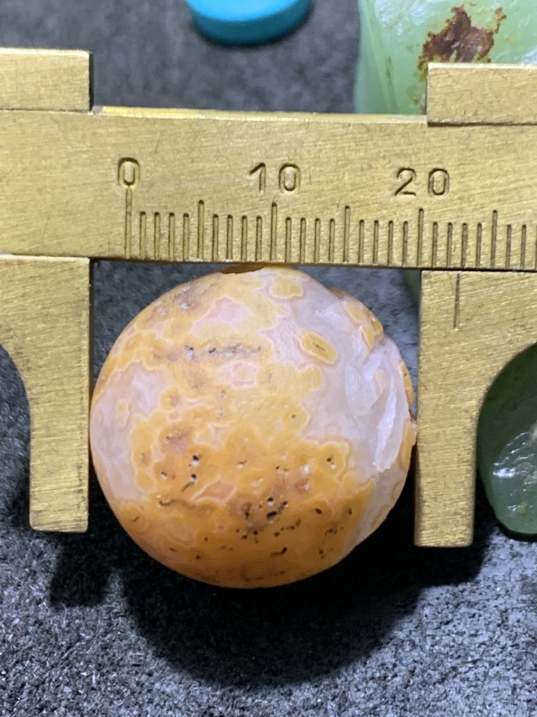 精美原皮风化纹冰飘战国红玛瑙手工雕刻禅字随形珠一颗！