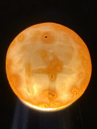 精美原皮风化纹冰飘战国红玛瑙手工雕刻禅字随形珠一颗！ 精美原皮风化纹冰飘战国红玛瑙手工雕刻禅字随形珠一颗！