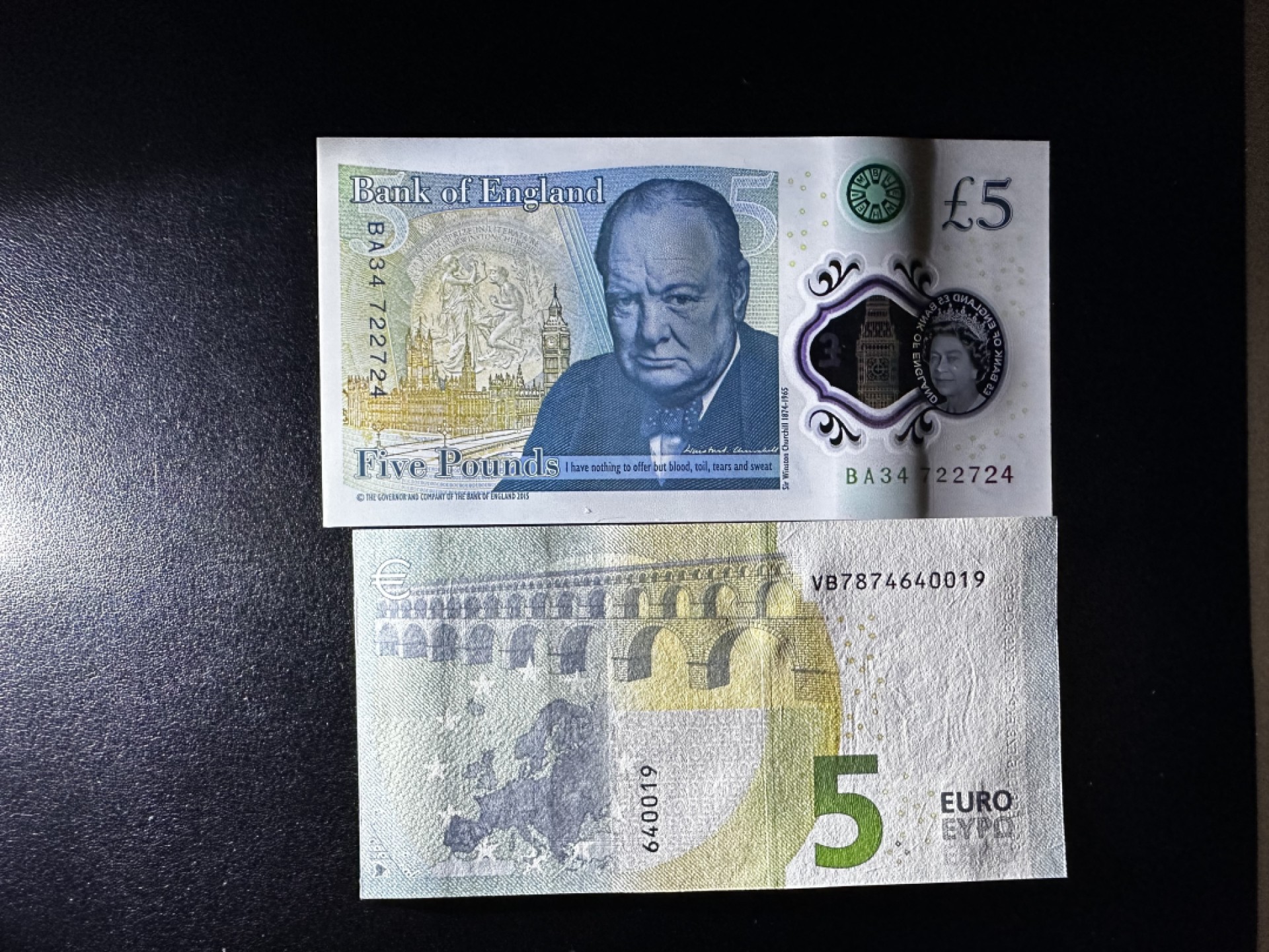 《外钞收藏家》第二百七十二期 英国塑料钞5镑+5欧元纸币 两张 全新UNC