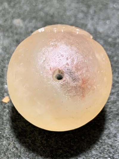 精美亚光冰飘糖心料战国红玛瑙手工雕刻佛字珠一颗！ 精美亚光冰飘糖心料战国红玛瑙手工雕刻佛字珠一颗！