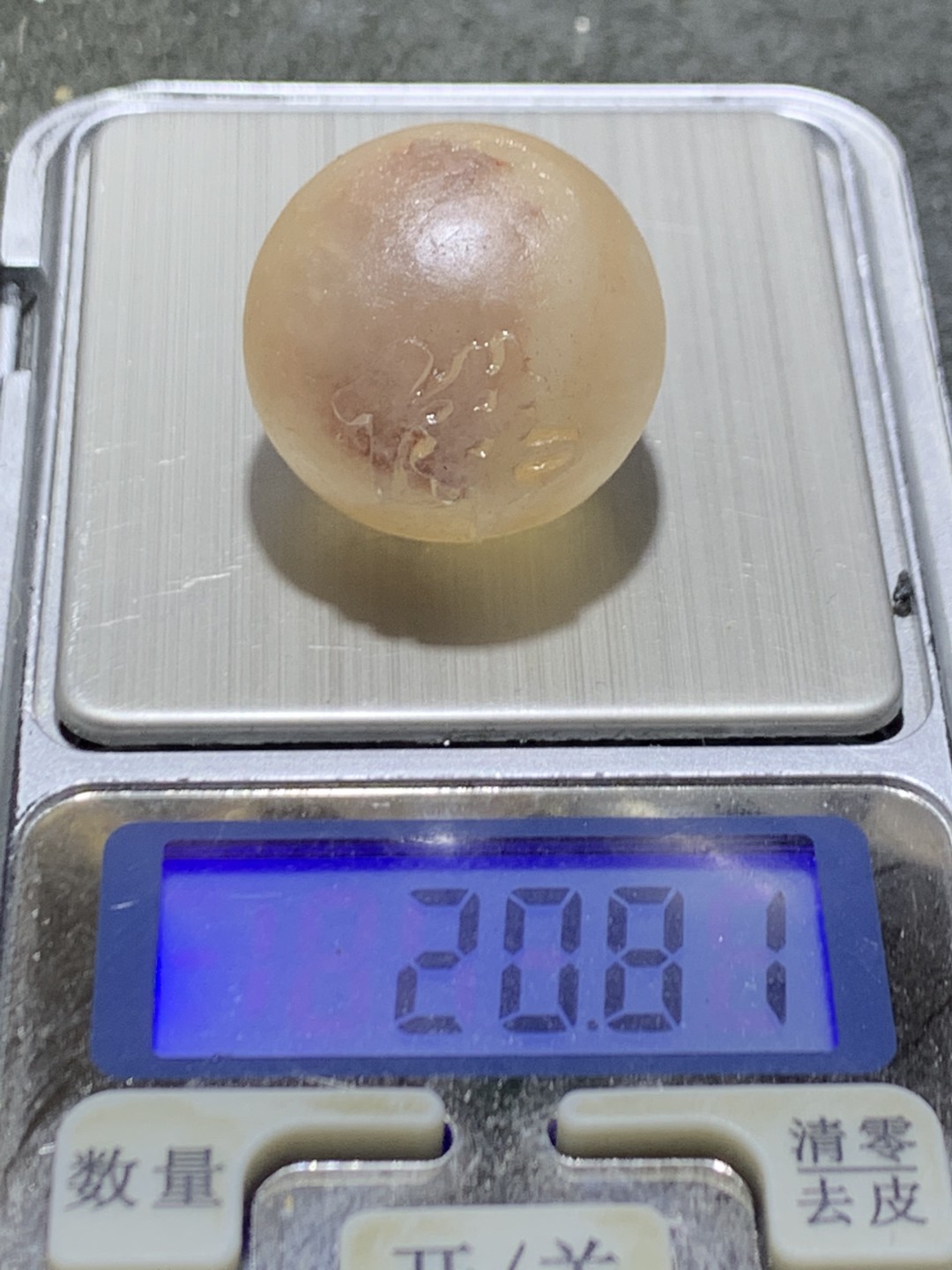 精美亚光冰飘糖心料战国红玛瑙手工雕刻佛字珠一颗！