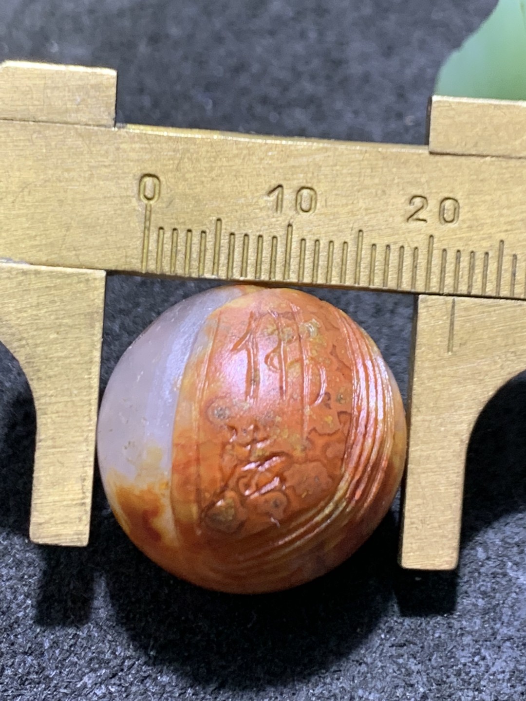 精美亚光冰飘草花纹战国红玛瑙手工雕刻佛法珠一个，寓意，佛法无边！