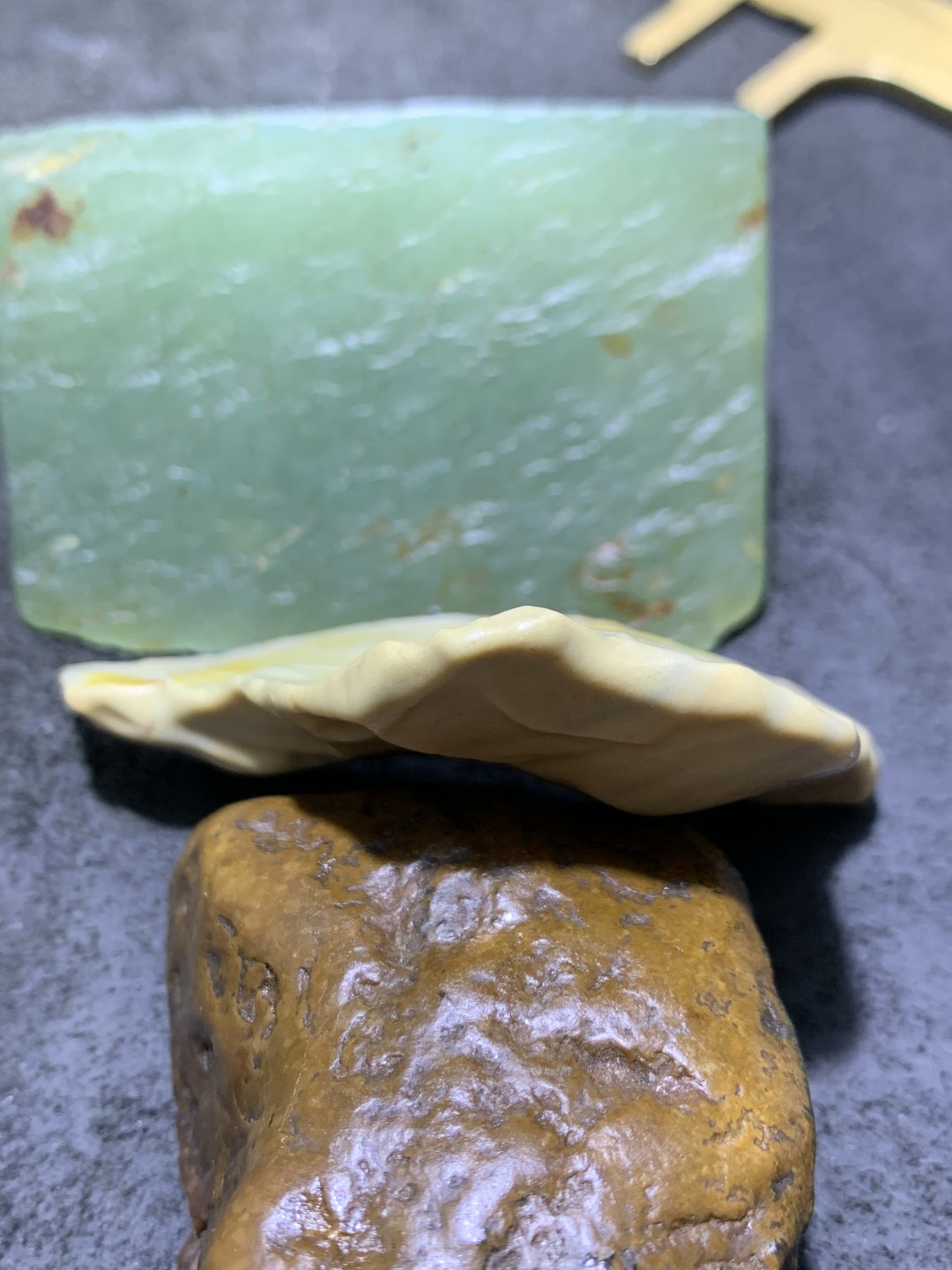 精美戈壁彩玉手工雕刻厚德载物把件（吊坠)一个