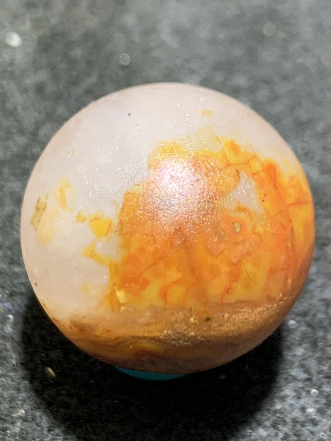 精美亚光冰飘草花纹战国红玛瑙手工雕刻佛法珠一个，寓意，佛法无边！