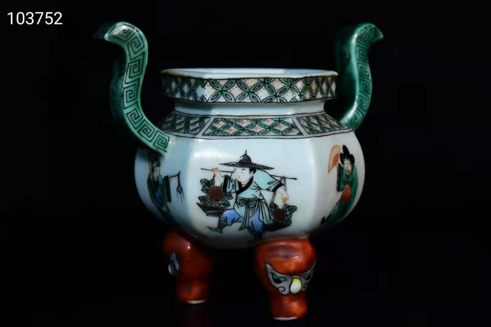 旧藏大清康熙五彩人物三足挂耳香炉，器型规整精致，造型独特，发色纯正，纯手绘画工，品相完美， 旧藏大清康熙五彩人物三足挂耳香炉，器型规整精致，造型独特，发色纯正，纯手绘画工，品相完美，