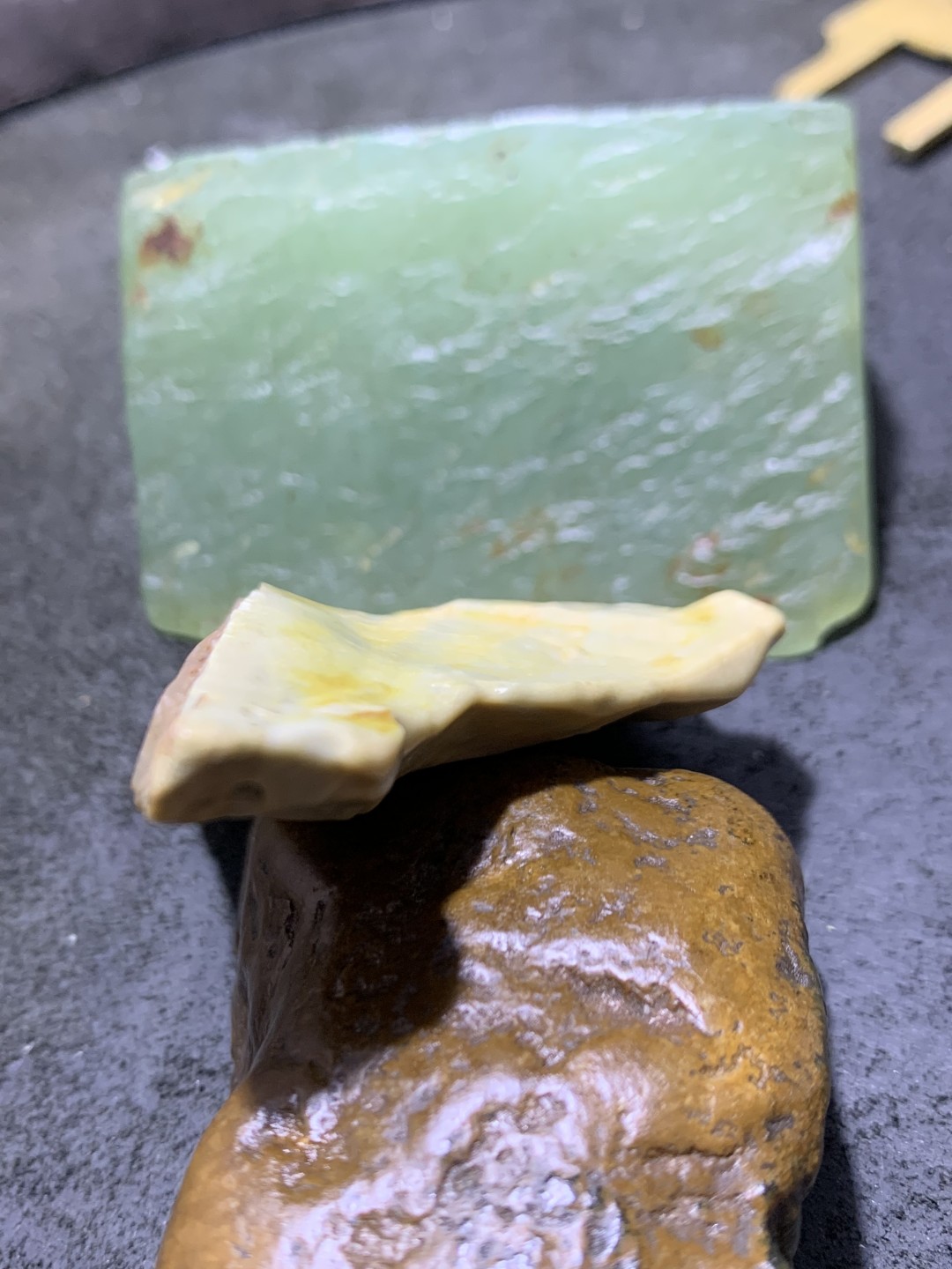精美戈壁彩玉手工雕刻厚德载物把件（吊坠)一个