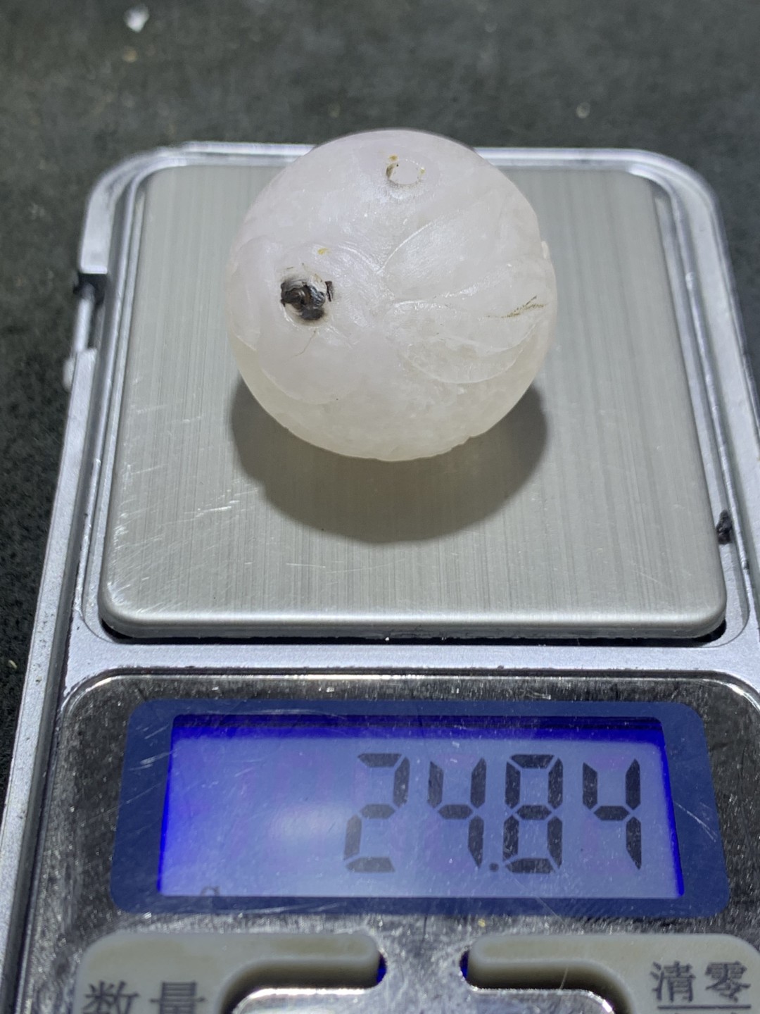 精美亚光满冰飘战国红玛瑙手工俏色巧雕玉兔珠一个，