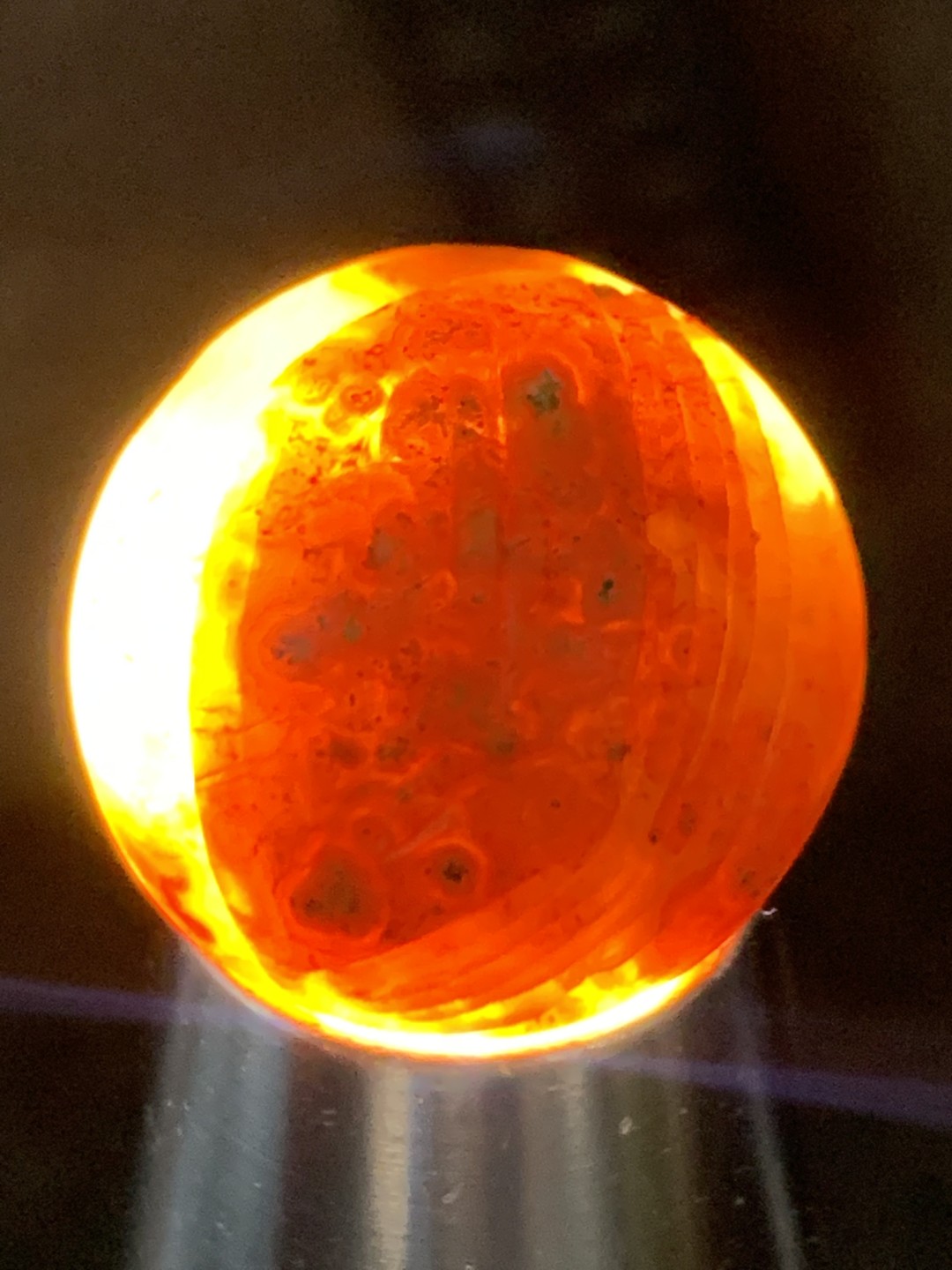 精美亚光冰飘草花纹战国红玛瑙手工雕刻佛法珠一个，寓意，佛法无边！