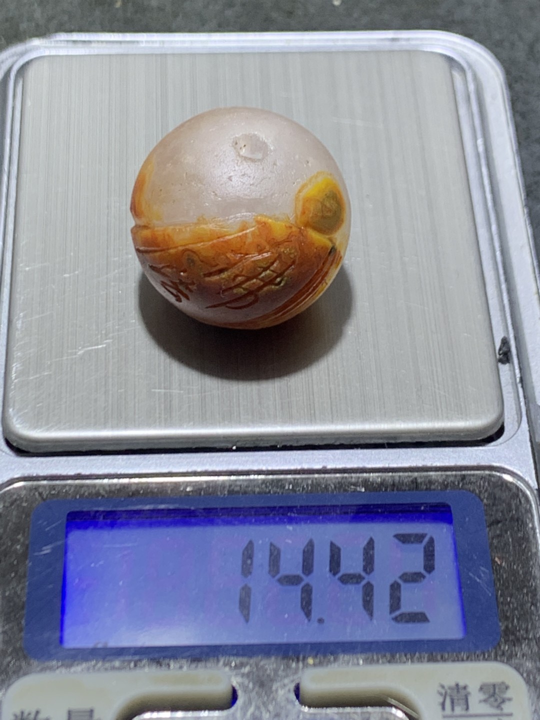 精美亚光冰飘草花纹战国红玛瑙手工雕刻佛法珠一个，寓意，佛法无边！