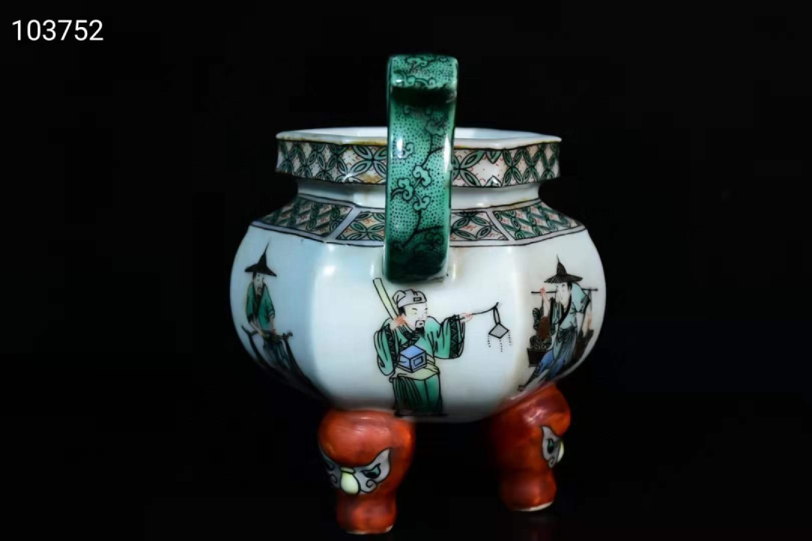 旧藏大清康熙五彩人物三足挂耳香炉，器型规整精致，造型独特，发色纯正，纯手绘画工，品相完美， 旧藏大清康熙五彩人物三足挂耳香炉，器型规整精致，造型独特，发色纯正，纯手绘画工，品相完美，