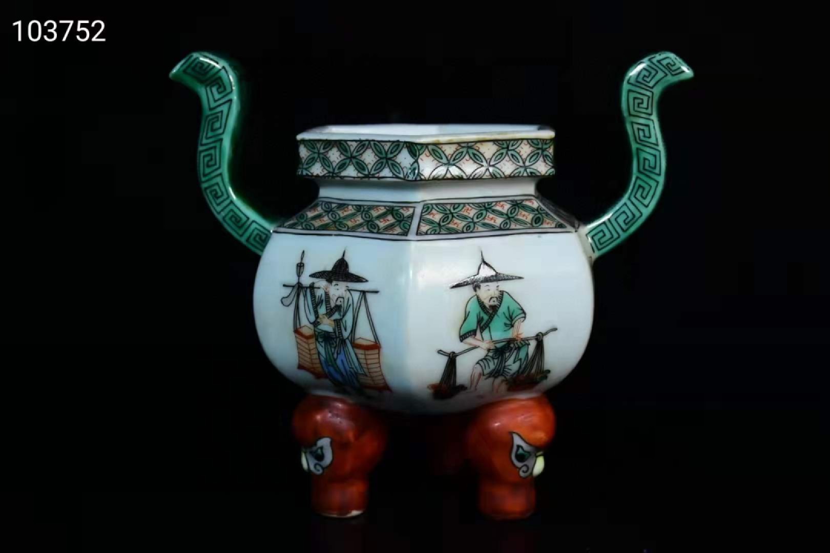旧藏大清康熙五彩人物三足挂耳香炉，器型规整精致，造型独特，发色纯正，纯手绘画工，品相完美， 旧藏大清康熙五彩人物三足挂耳香炉，器型规整精致，造型独特，发色纯正，纯手绘画工，品相完美，