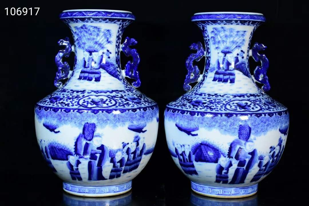 大清康熙时期荣锦堂制青花人物挂耳瓶 大清康熙时期荣锦堂制青花人物挂耳瓶